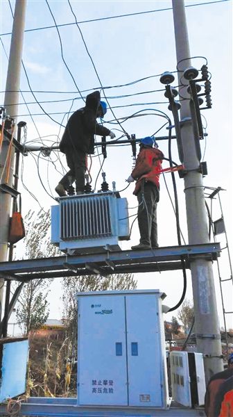 正在进行改造过载的变压器 正在进行改造过载的变压器